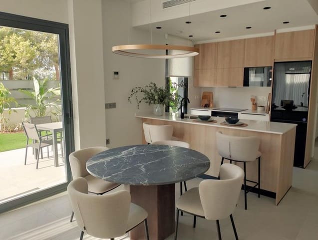 3 makuuhuone Huvila myytävänä paikassa Los Alcázares mukana uima-altaan - 399 000 € (Ref: 9270488)