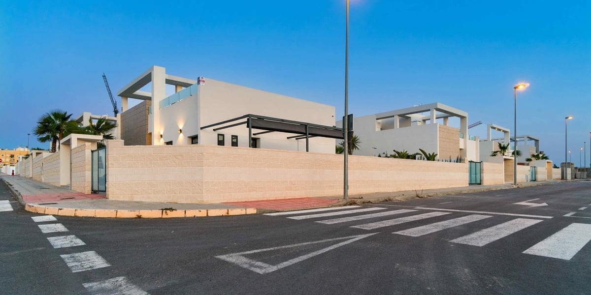 3 bedroom Villa for sale in Benijofar with pool - € 520,000 (Ref: 9308755)