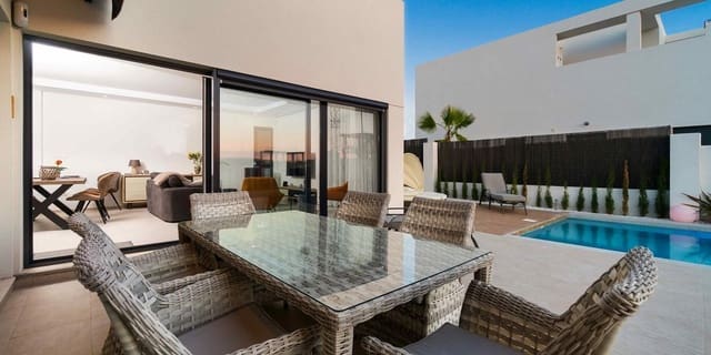 Chalet de 3 habitaciones en Benijófar en venta con piscina - 520.000 € (Ref: 9308755)