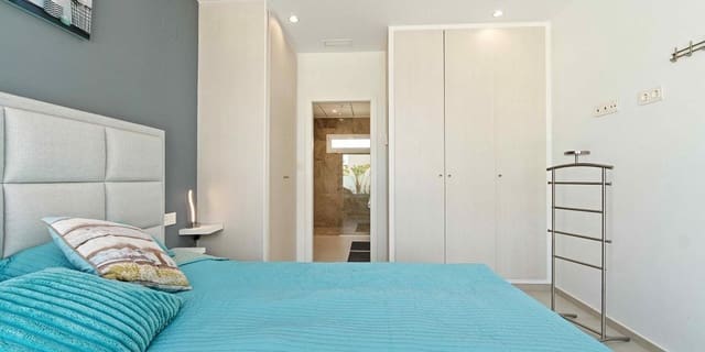 Chalet de 3 habitaciones en Benijófar en venta con piscina - 520.000 € (Ref: 9308755)