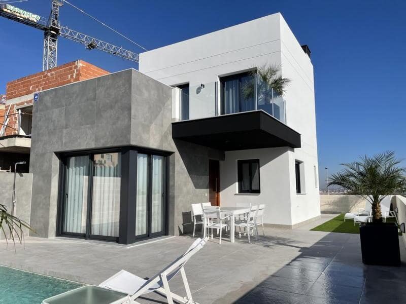 3 bedroom Villa for sale in Pilar de la Horadada with pool - € 485,000 (Ref: 9308766)