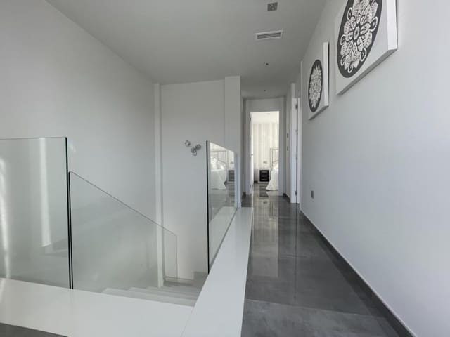 Chalet de 3 habitaciones en Pilar de la Horadada ciudad, Pilar de la Horadada en venta con piscina - 485.000 € (Ref: 9308766)