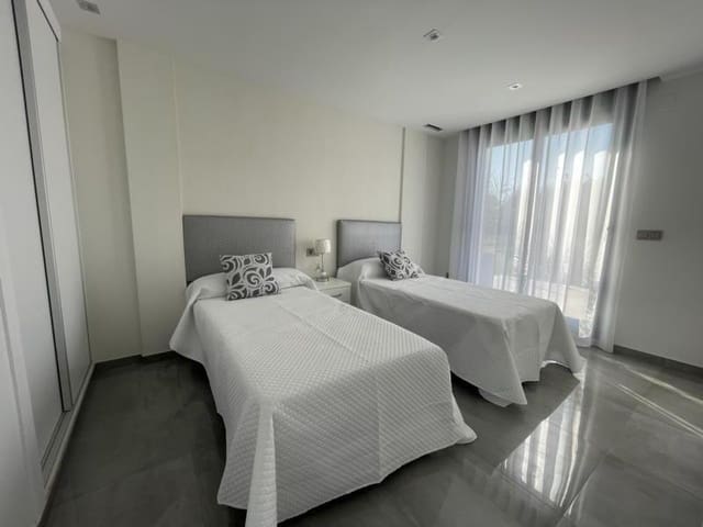 Chalet de 3 habitaciones en Pilar de la Horadada ciudad, Pilar de la Horadada en venta con piscina - 485.000 € (Ref: 9308766)