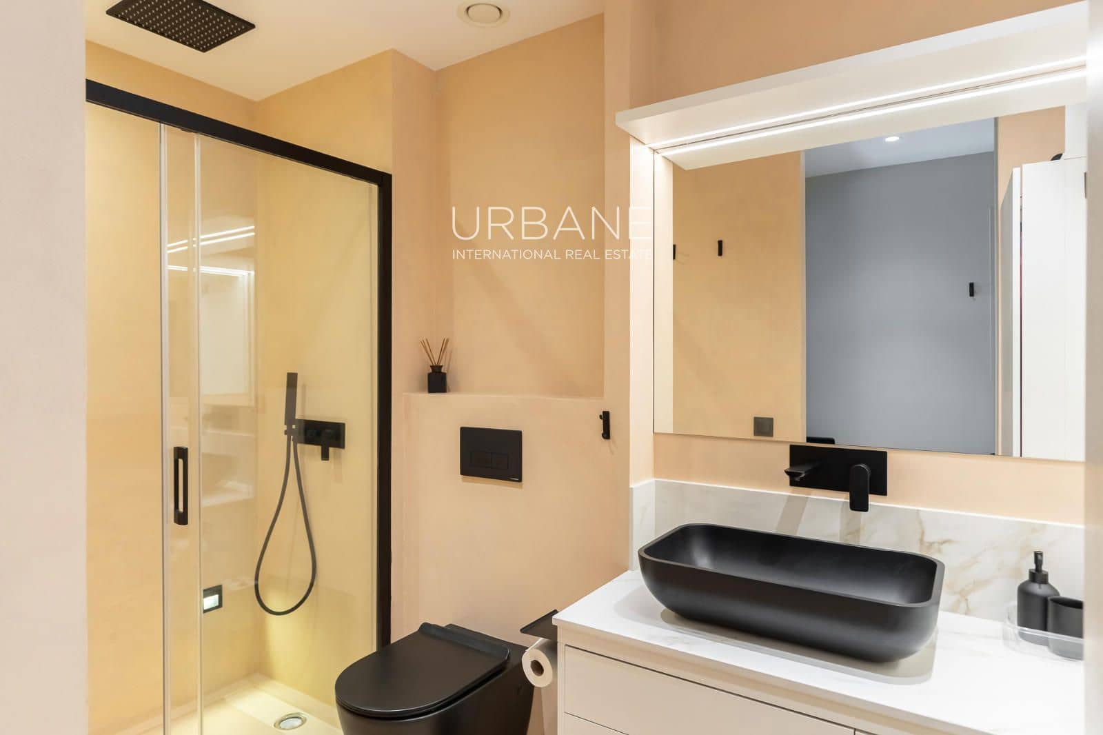 1 soveværelse Penthouse til salg i Barcelona by - € 450.000 (Ref: 10098978)