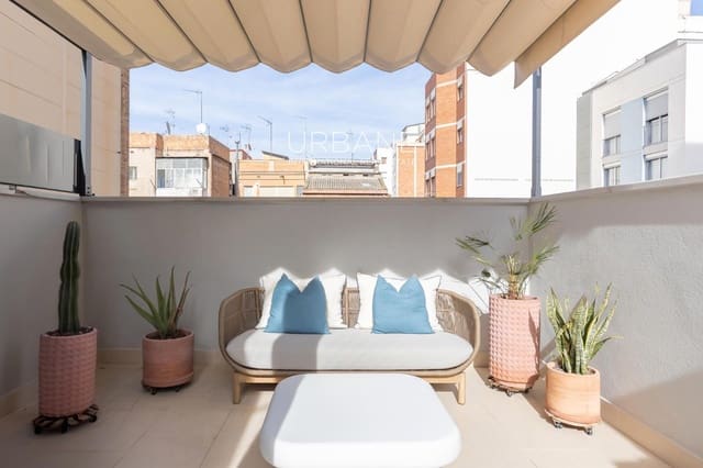 1 soveværelse Penthouse til salg i Gràcia, Barcelona by - € 450.000 (Ref: 10098978)