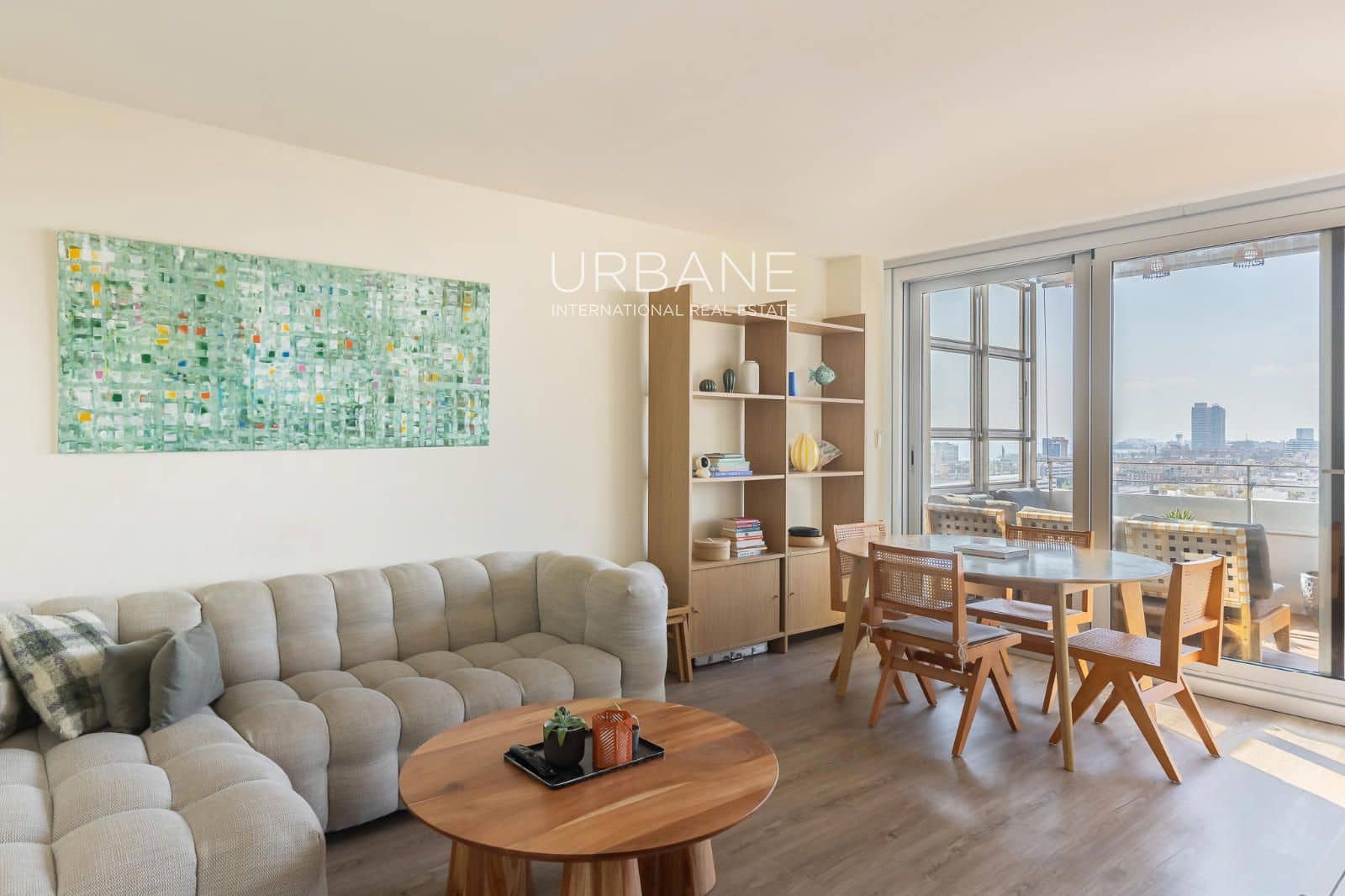2 soverom Leilighet til salgs i Barcelona by med svømmebasseng garasje - € 849 000 (Ref: 10160782)