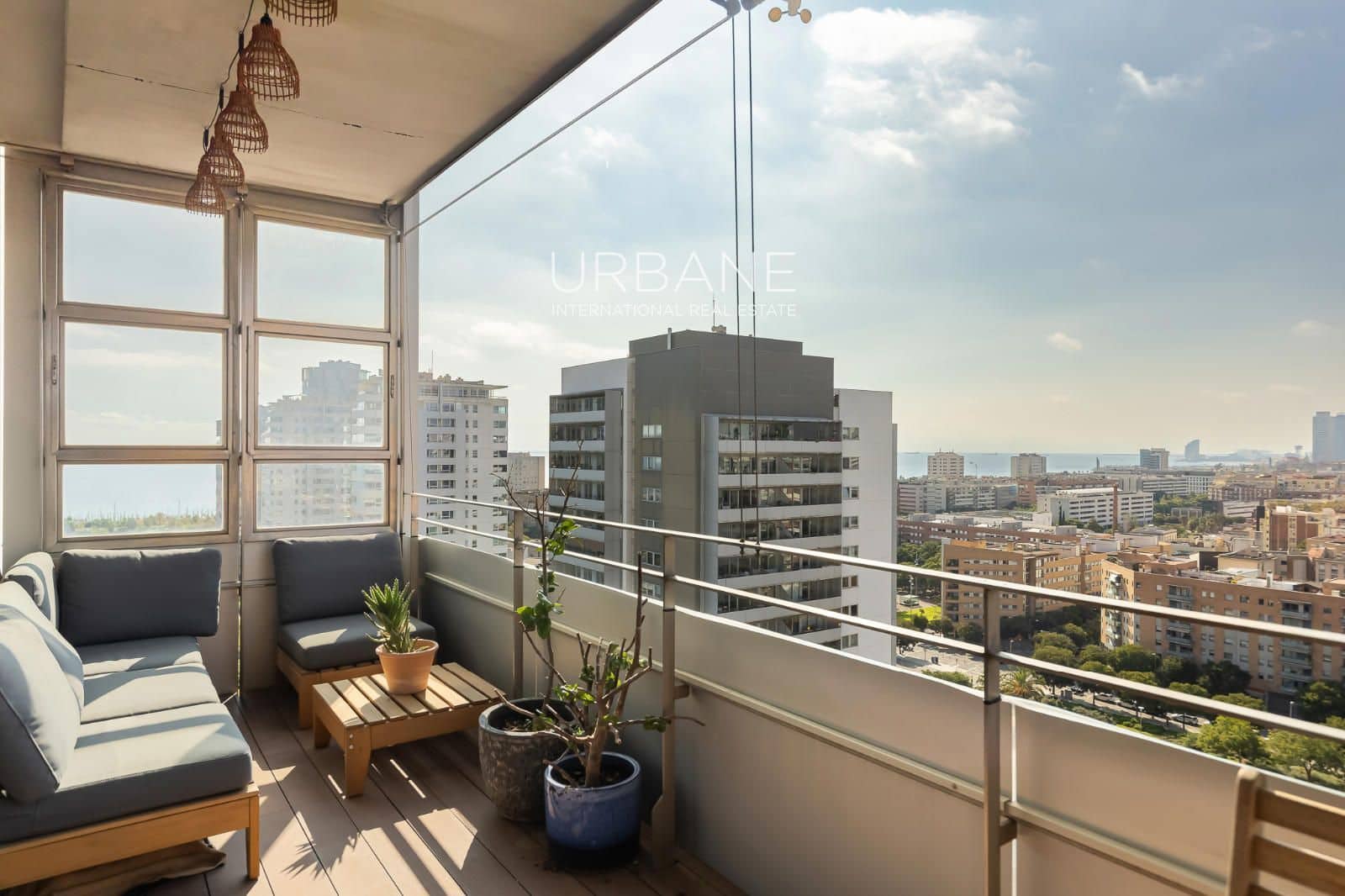 2 soverom Leilighet til salgs i Barcelona by med svømmebasseng garasje - € 849 000 (Ref: 10160782)