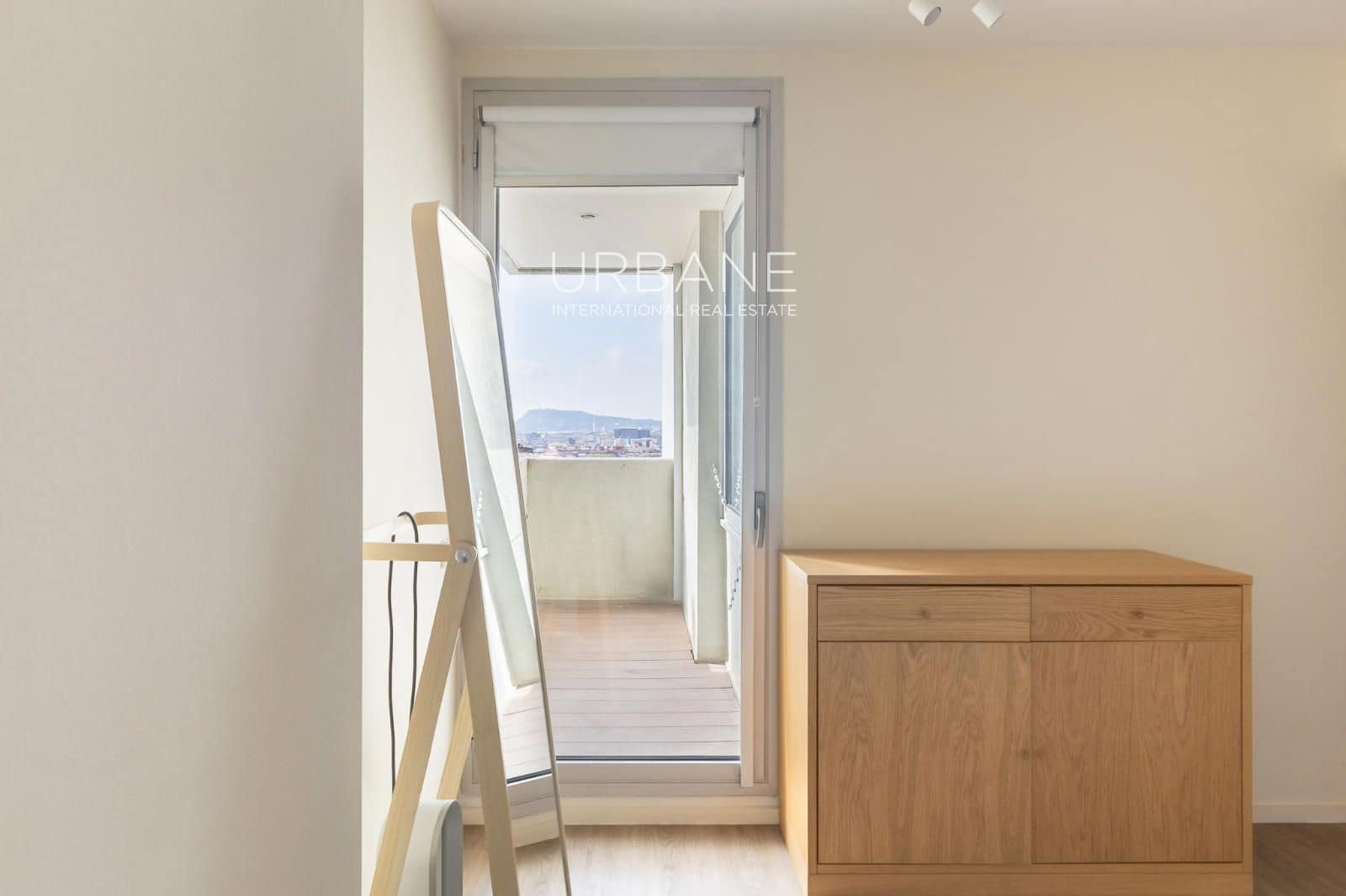 2 soverom Leilighet til salgs i Barcelona by med svømmebasseng garasje - € 849 000 (Ref: 10160782)