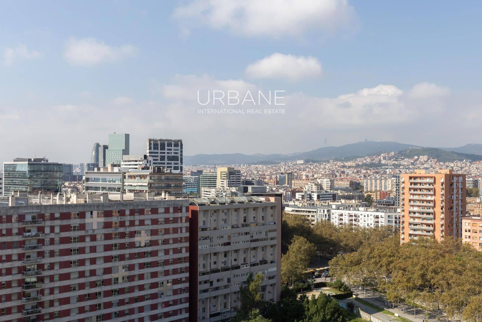 2 soverom Leilighet til salgs i Barcelona by med svømmebasseng garasje - € 849 000 (Ref: 10160782)