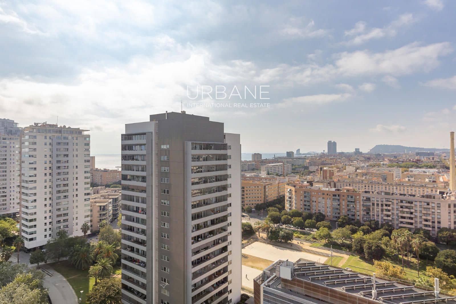 2 soverom Leilighet til salgs i Barcelona by med svømmebasseng garasje - € 849 000 (Ref: 10160782)