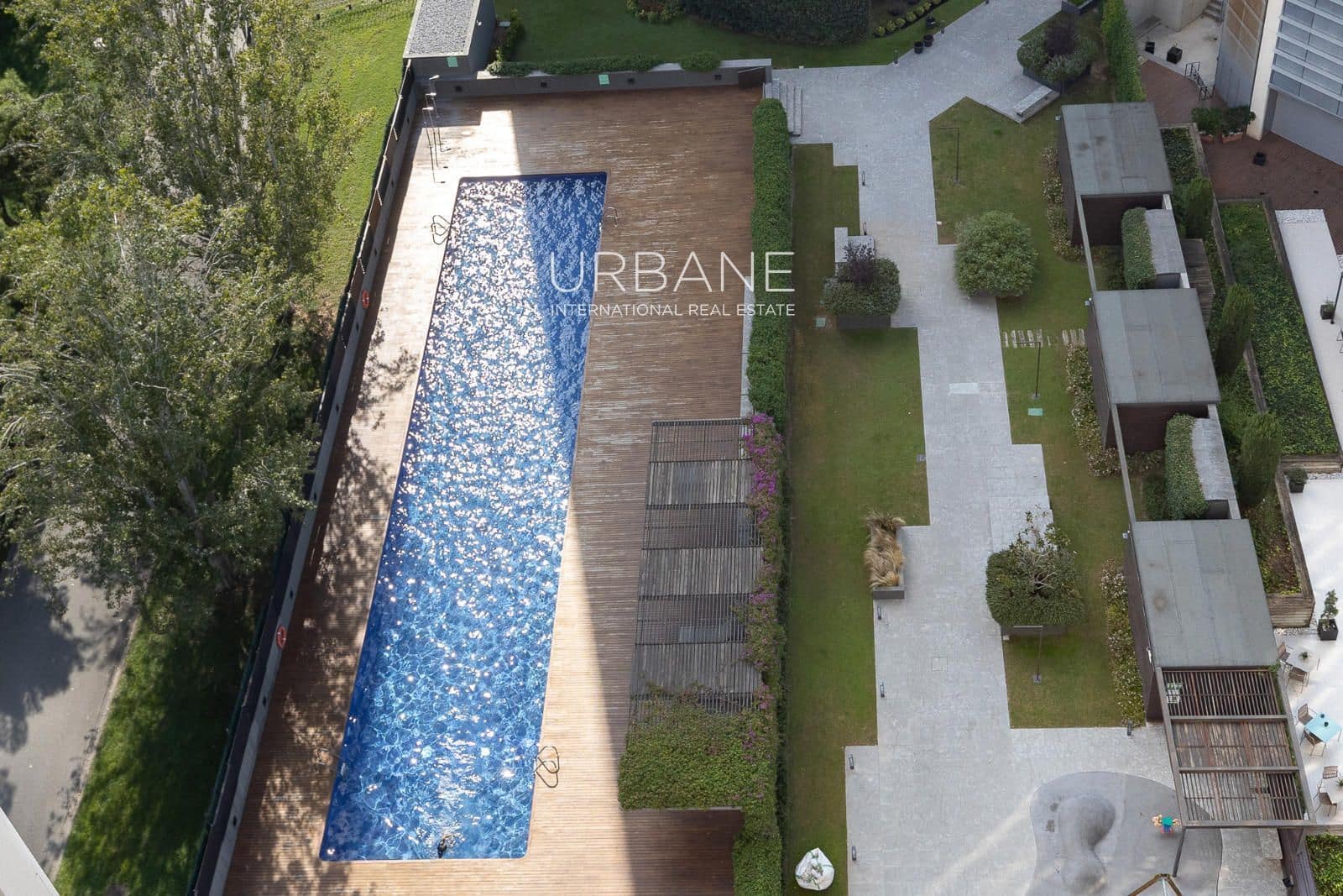 2 soverom Leilighet til salgs i Barcelona by med svømmebasseng garasje - € 849 000 (Ref: 10160782)