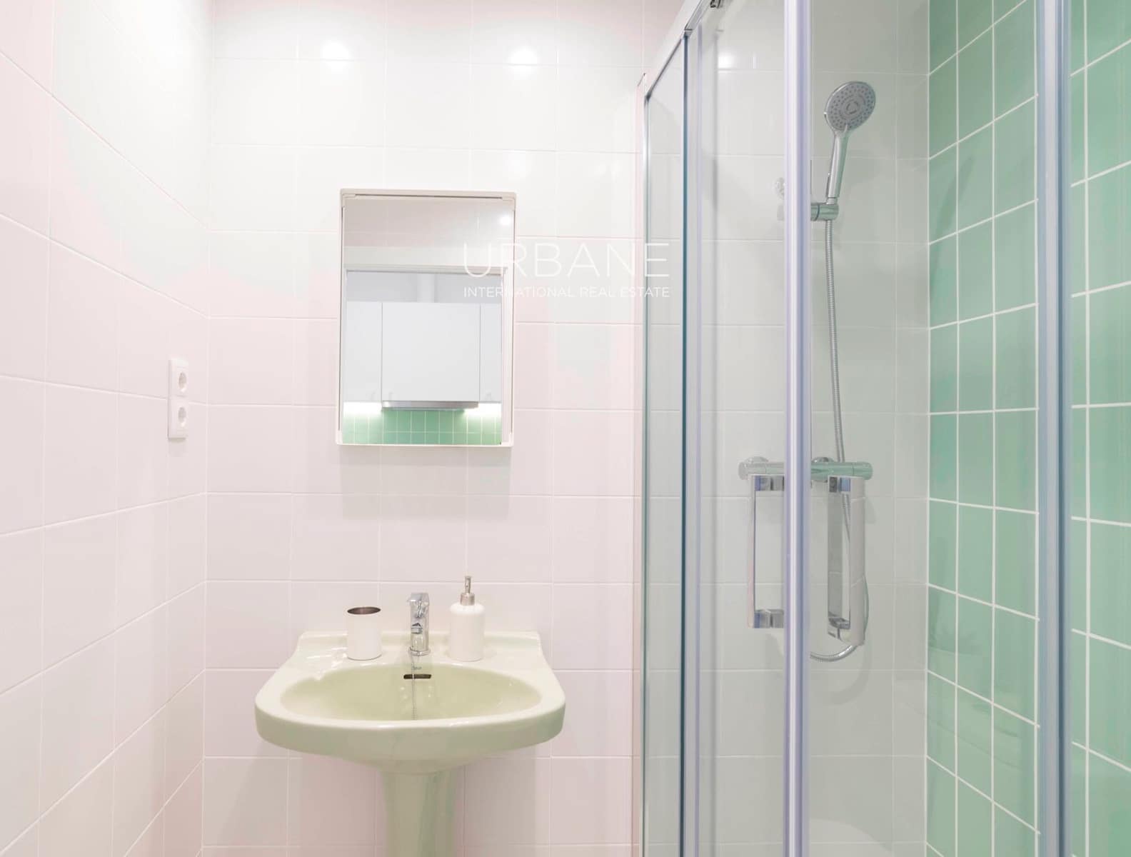 2 bedroom Flat for sale in Barcelona city - € 260,000 (Ref: 7302280)