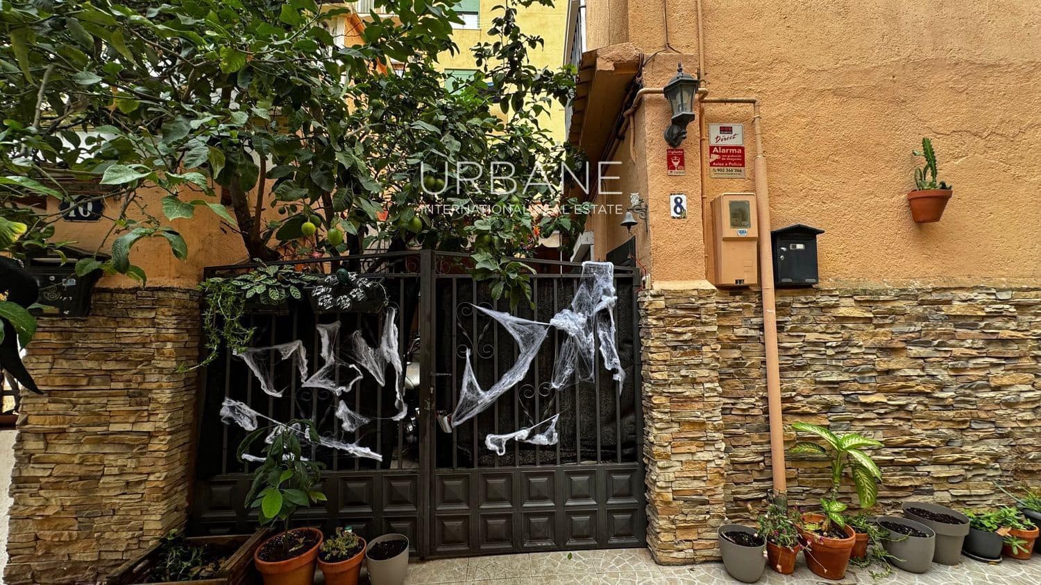 3 slaapkamer Villa te koop in Barcelona stad - € 460.000 (Ref: 8596110)