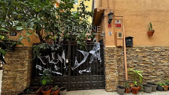 3 slaapkamer Villa te koop in Sant Martí, Barcelona stad - € 460.000 (Ref: 8596110)