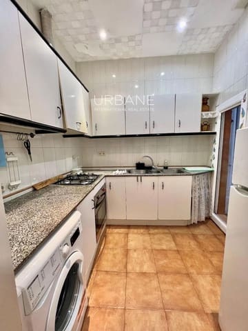 3 sovrum Lägenhet att hyra i Ciutat Vella, Barcelona stad - 1 500 € (Ref: 8624204)
