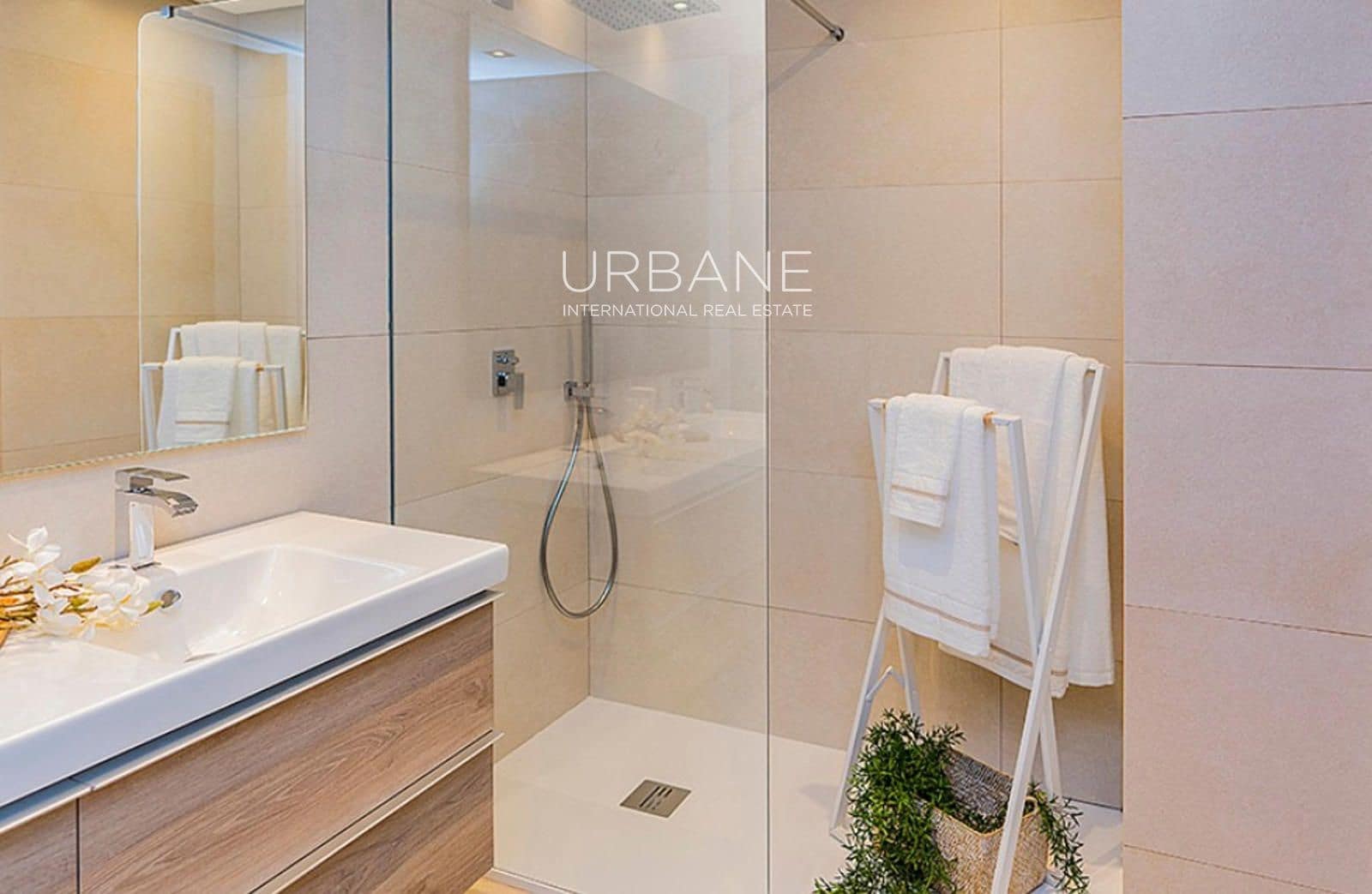 3 sypialnia Mieszkanie na sprzedaż w Nueva Andalucia z basenem garażem - 950 000 € (Ref: 8861649)