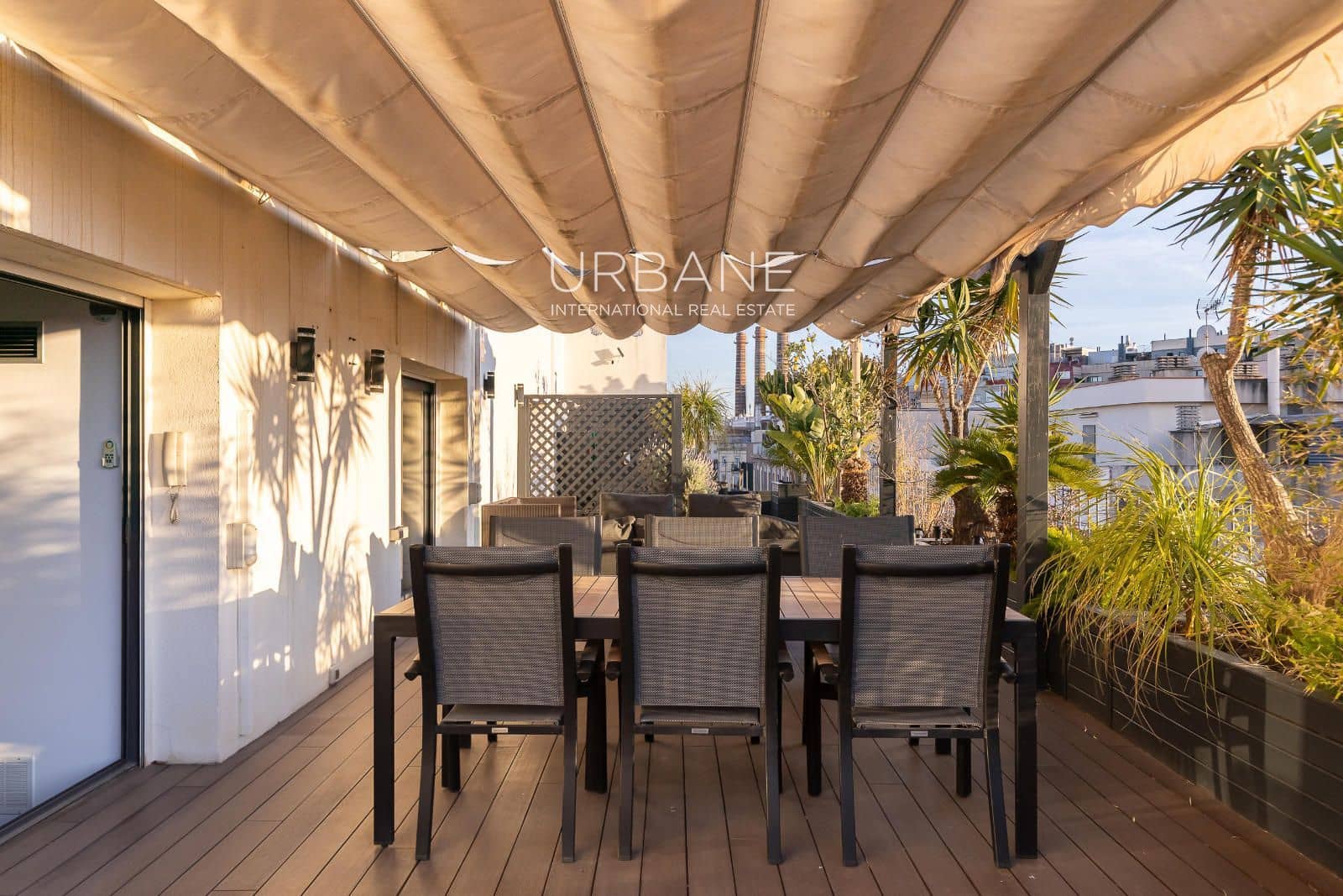 2 soveværelse Penthouse til salg i Barcelona by - € 1.274.000 (Ref: 8899836)