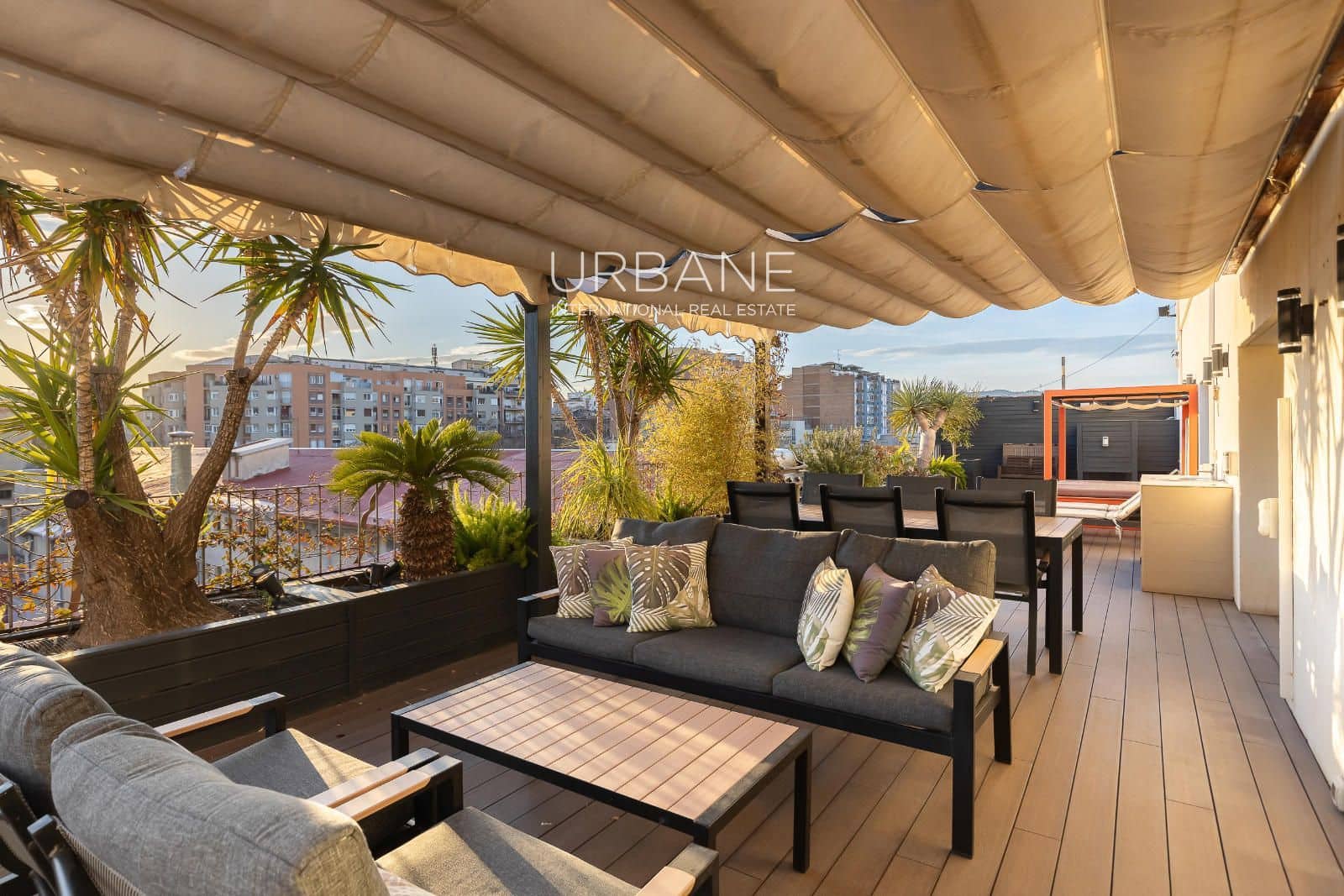 2 soveværelse Penthouse til salg i Barcelona by - € 1.274.000 (Ref: 8899836)