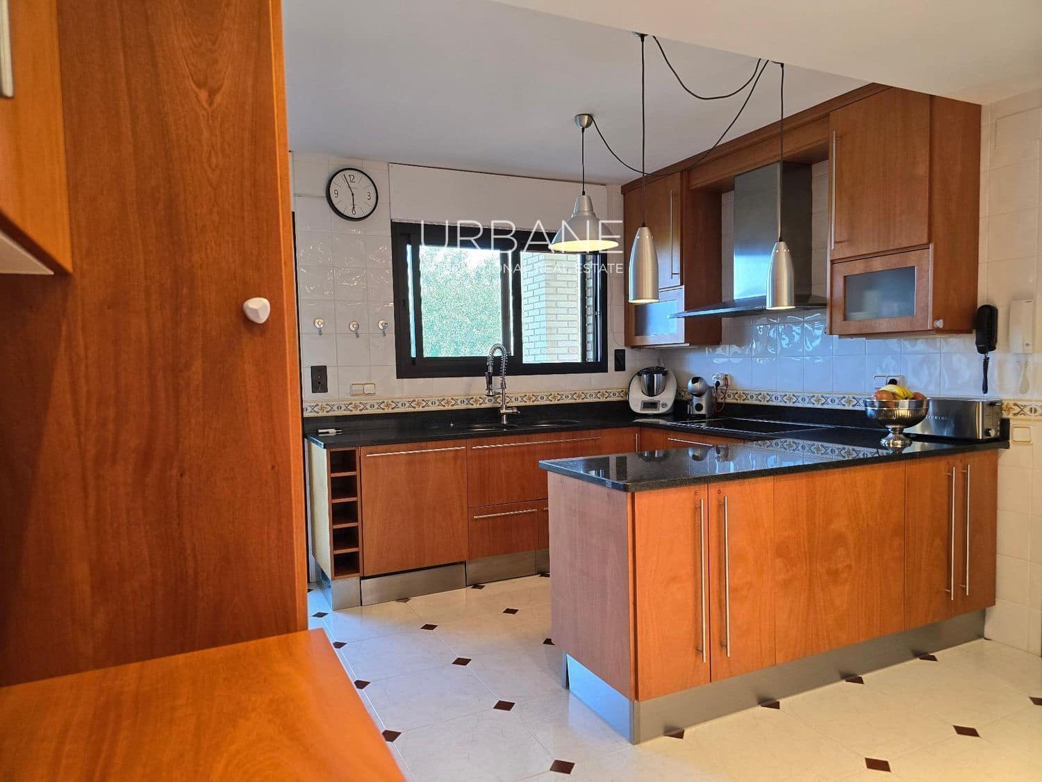 4 chambre Villa/Maison à vendre à Barcelone ville avec piscine garage - 590 000 € (Ref: 8901325)