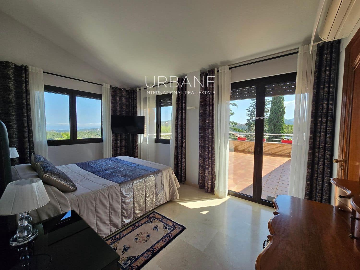 4 chambre Villa/Maison à vendre à Barcelone ville avec piscine garage - 590 000 € (Ref: 8901325)