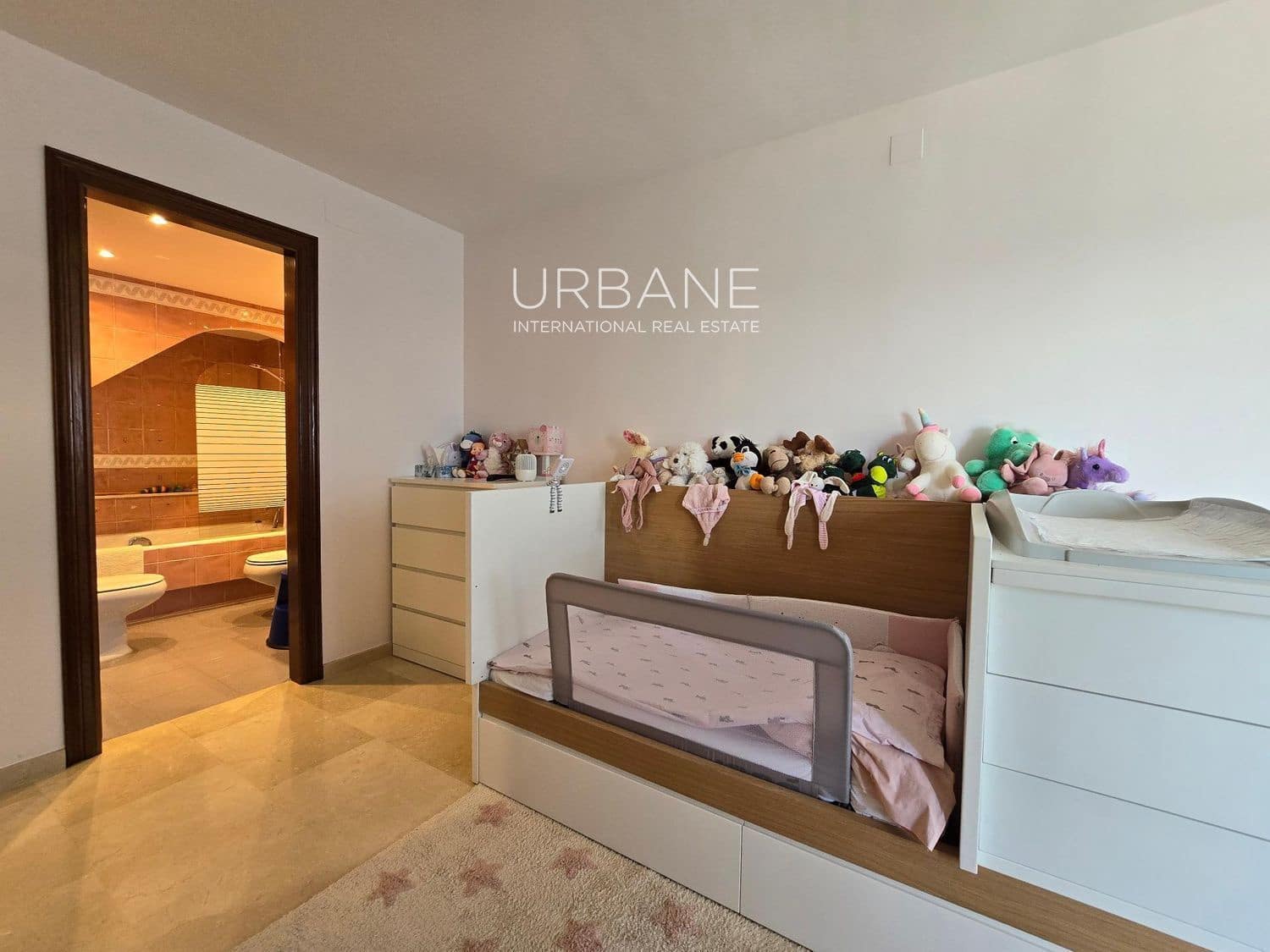 4 chambre Villa/Maison à vendre à Barcelone ville avec piscine garage - 590 000 € (Ref: 8901325)