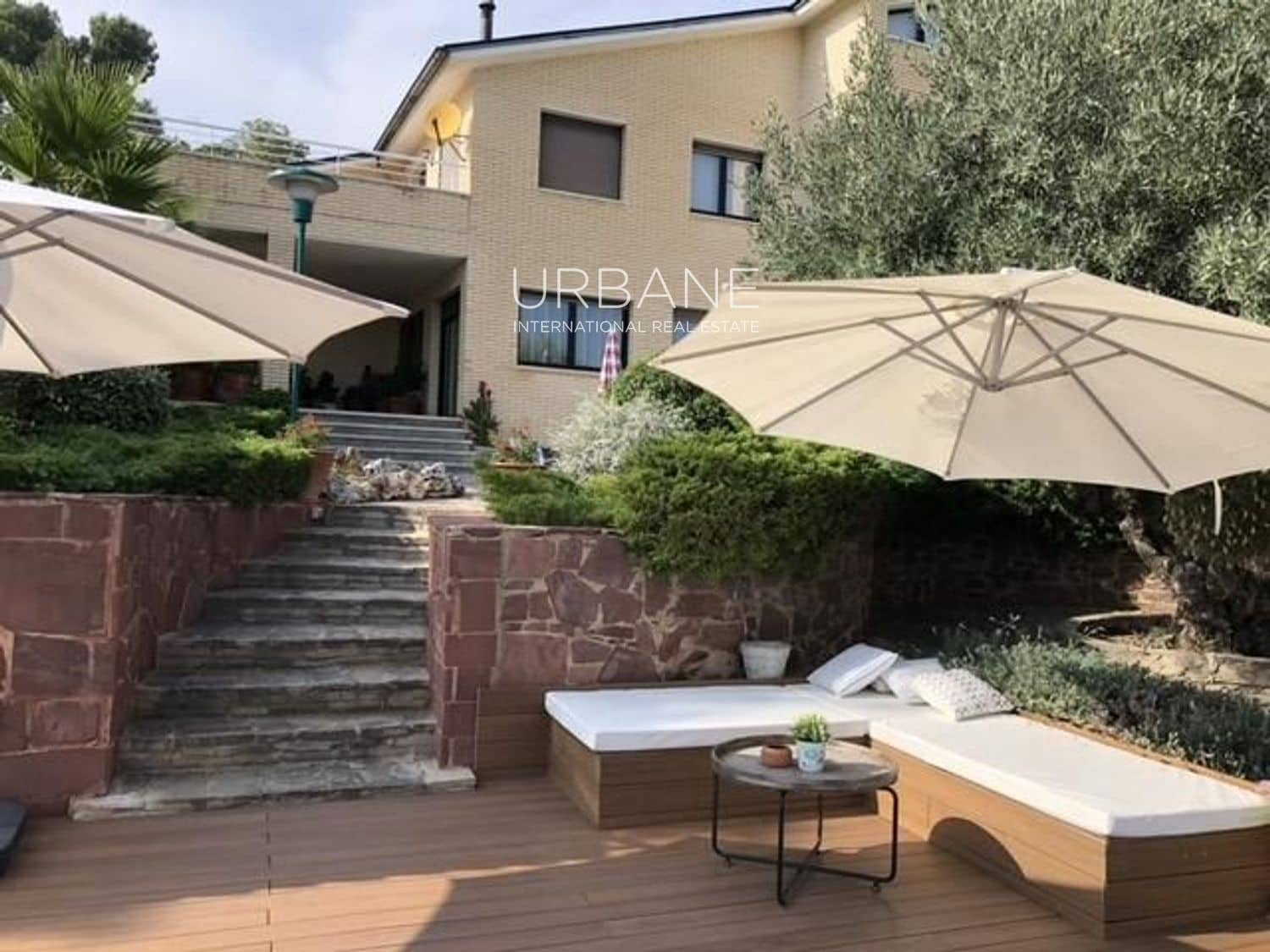 4 chambre Villa/Maison à vendre à Barcelone ville avec piscine garage - 590 000 € (Ref: 8901325)