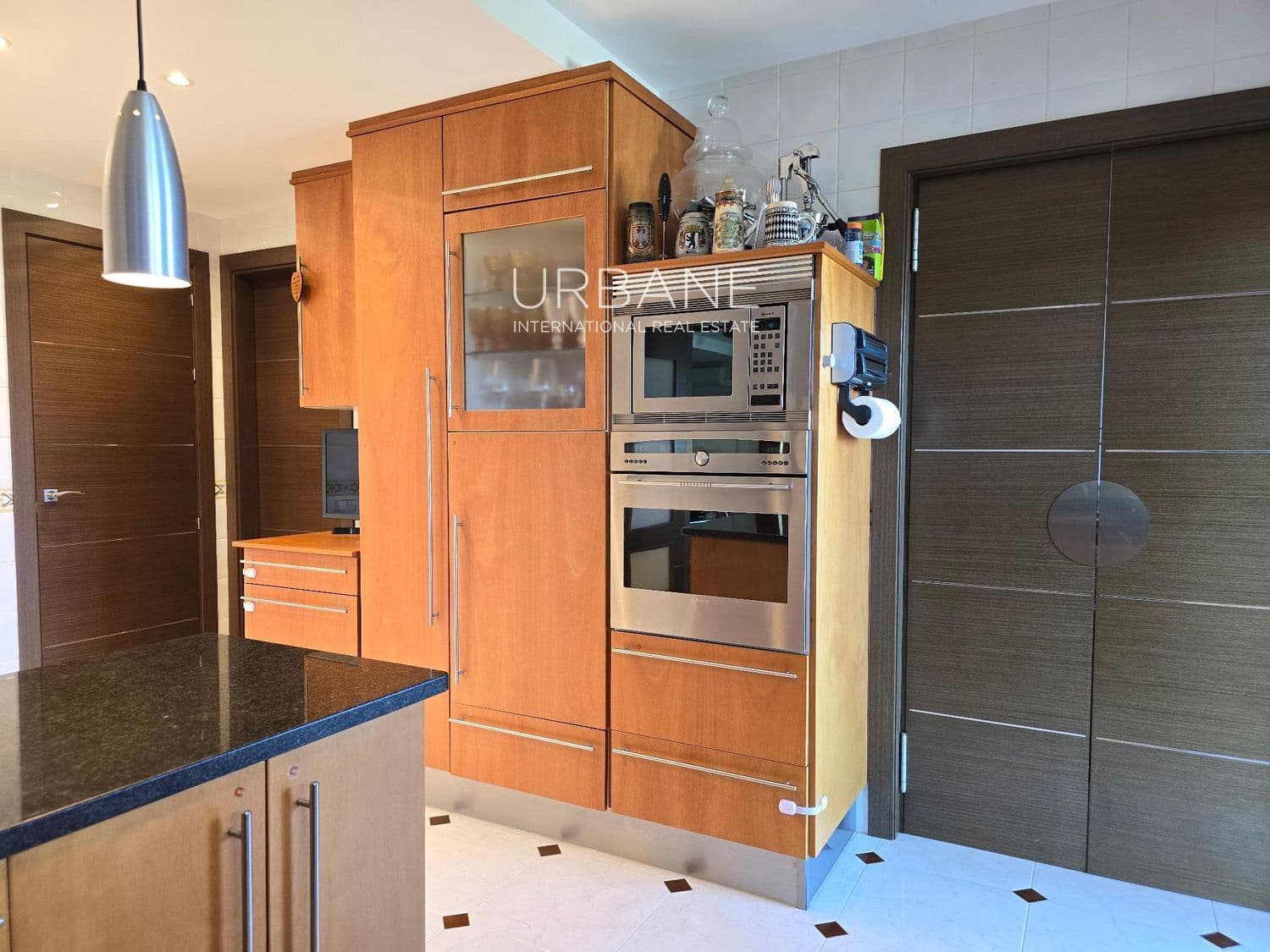 4 chambre Villa/Maison à vendre à Barcelone ville avec piscine garage - 590 000 € (Ref: 8901325)