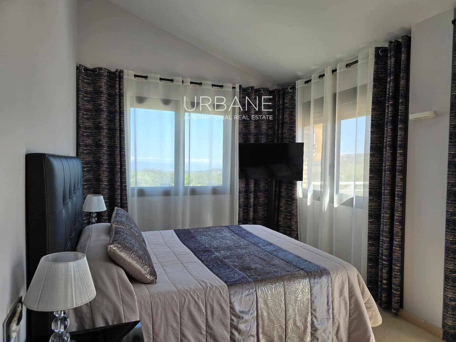 4 chambre Villa/Maison à vendre à Barcelone ville avec piscine garage - 590 000 € (Ref: 8901325)