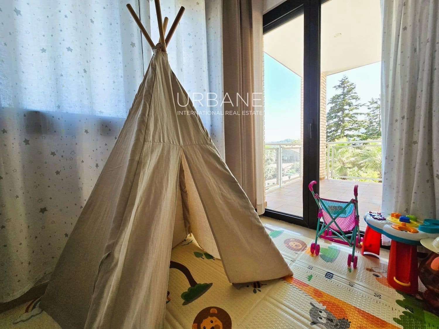 4 chambre Villa/Maison à vendre à Barcelone ville avec piscine garage - 590 000 € (Ref: 8901325)