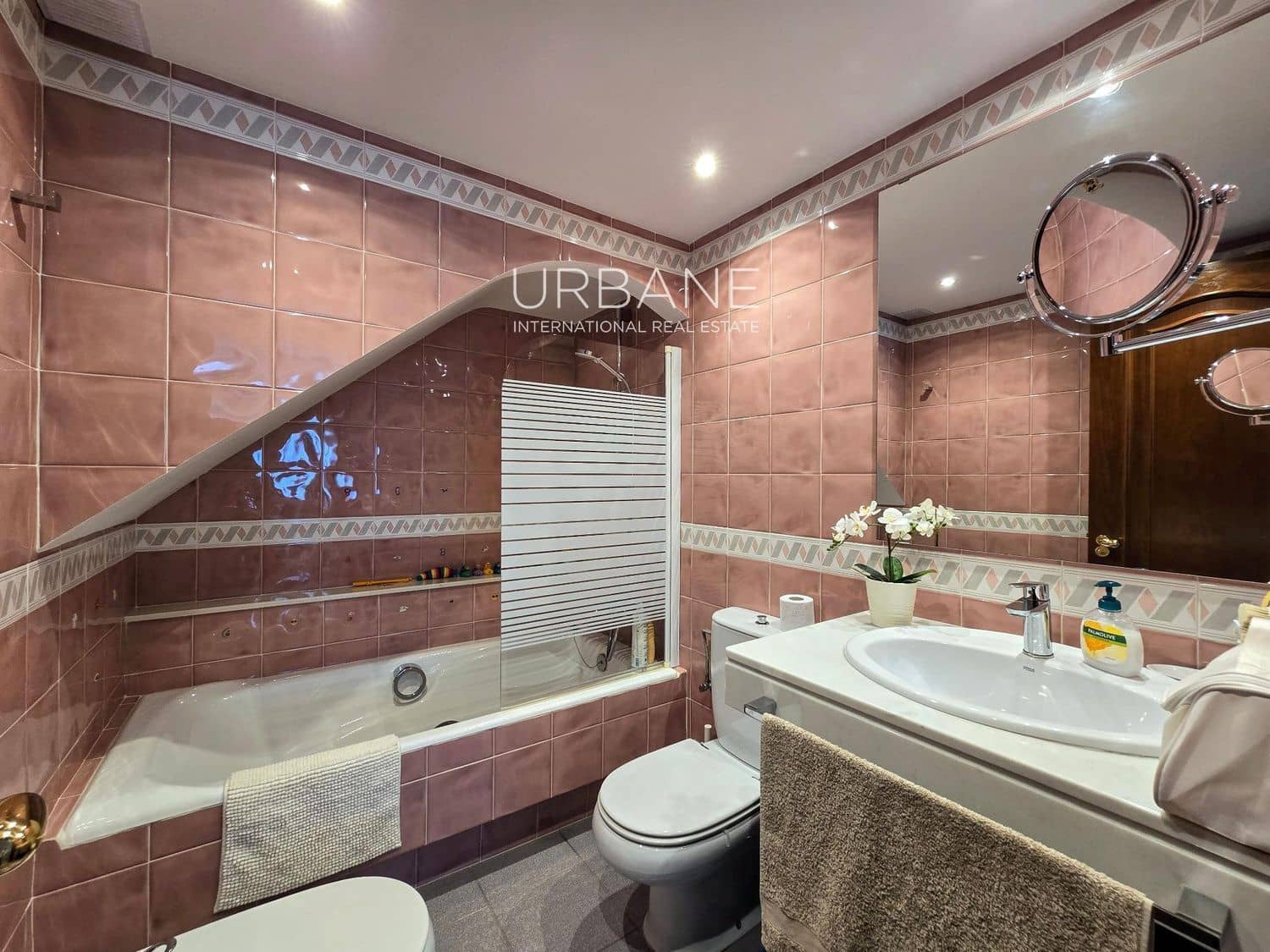 4 chambre Villa/Maison à vendre à Barcelone ville avec piscine garage - 590 000 € (Ref: 8901325)