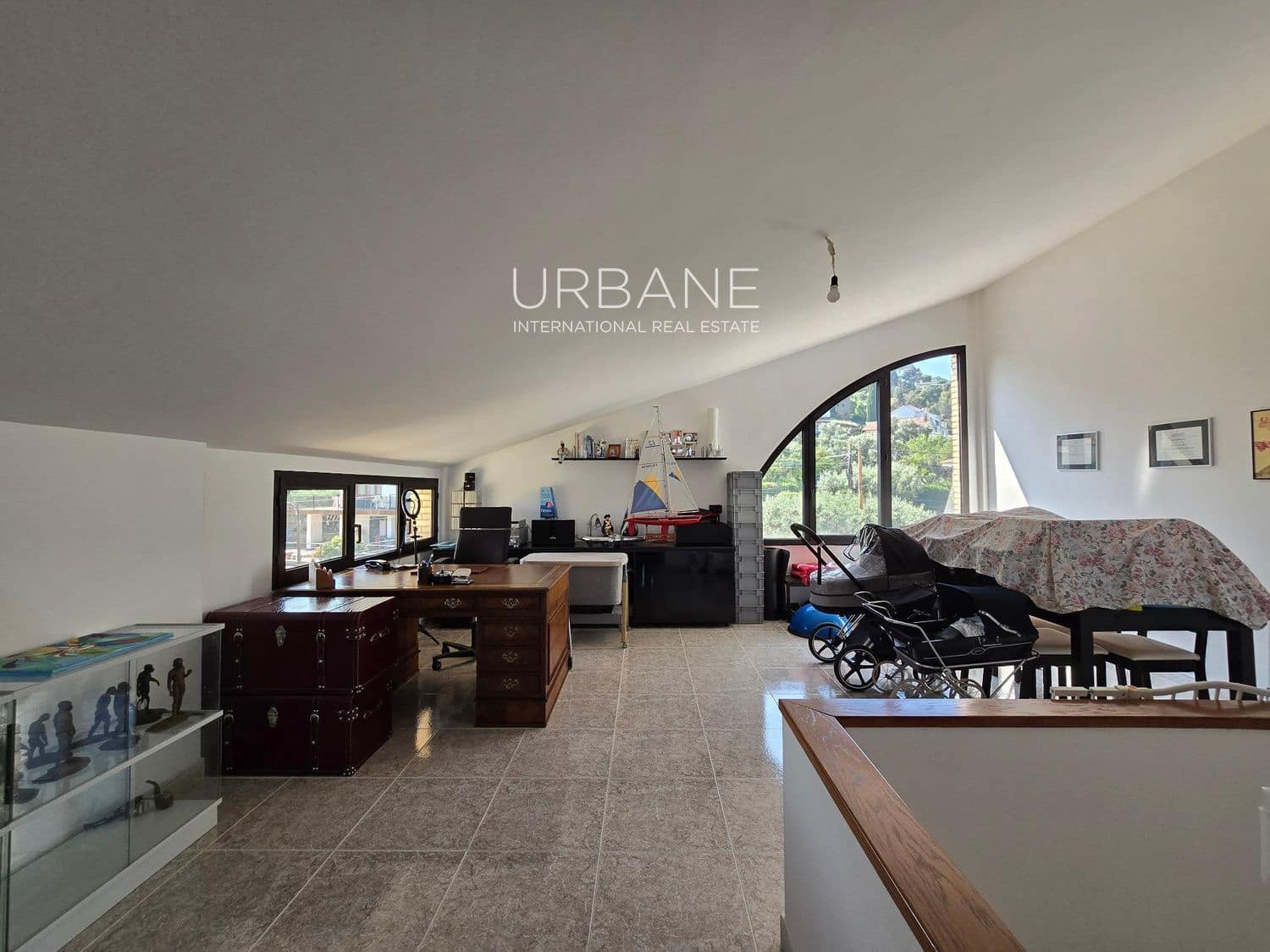 4 chambre Villa/Maison à vendre à Barcelone ville avec piscine garage - 590 000 € (Ref: 8901325)