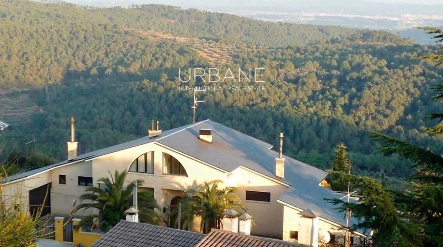 4 chambre Villa/Maison à vendre à Barcelone ville avec piscine garage - 590 000 € (Ref: 8901325)