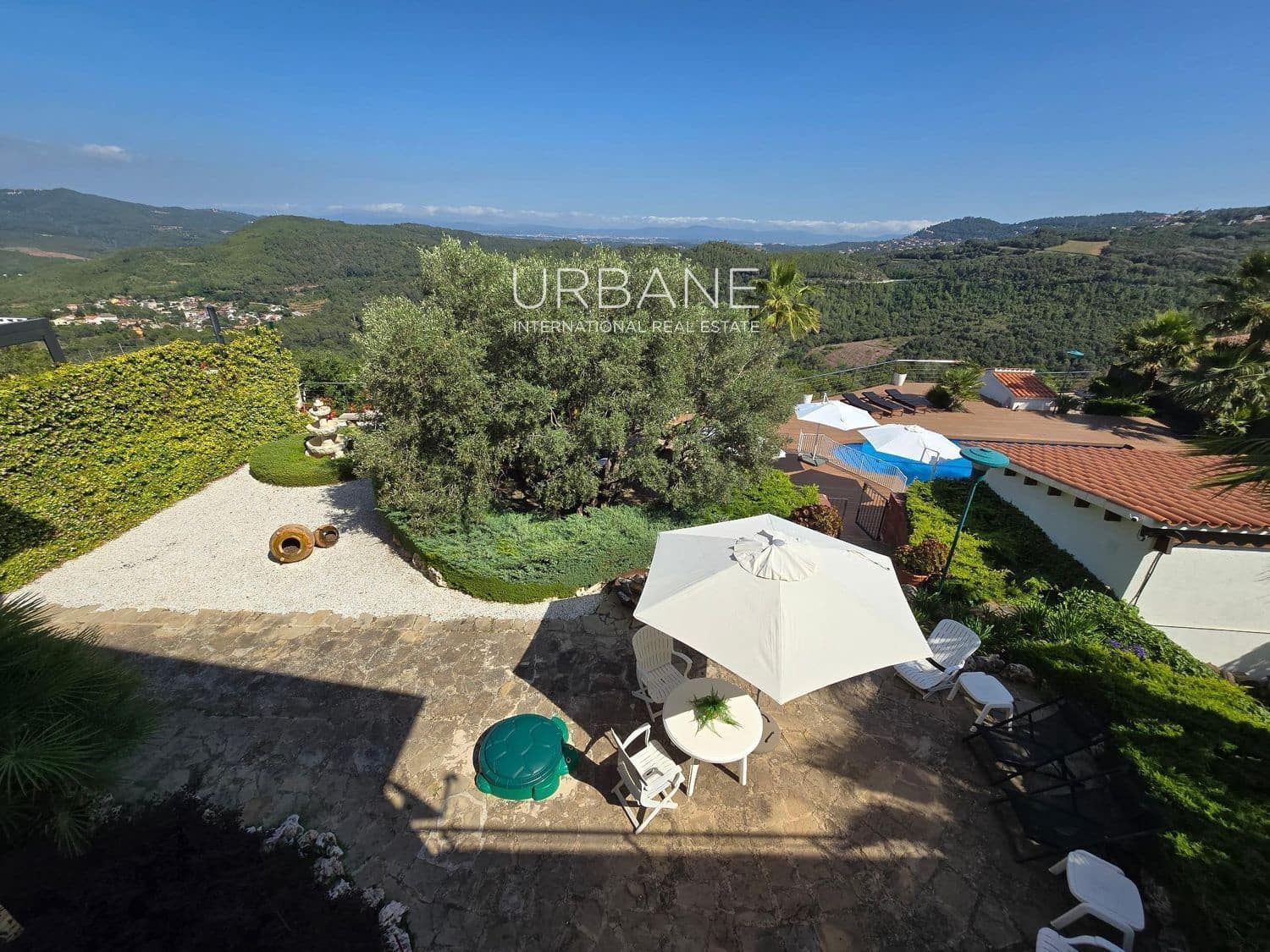 4 chambre Villa/Maison à vendre à Barcelone ville avec piscine garage - 590 000 € (Ref: 8901325)