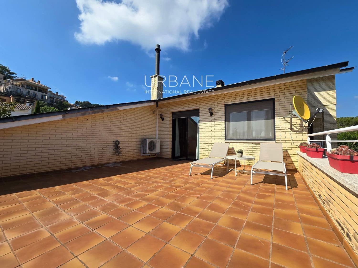 4 chambre Villa/Maison à vendre à Barcelone ville avec piscine garage - 590 000 € (Ref: 8901325)