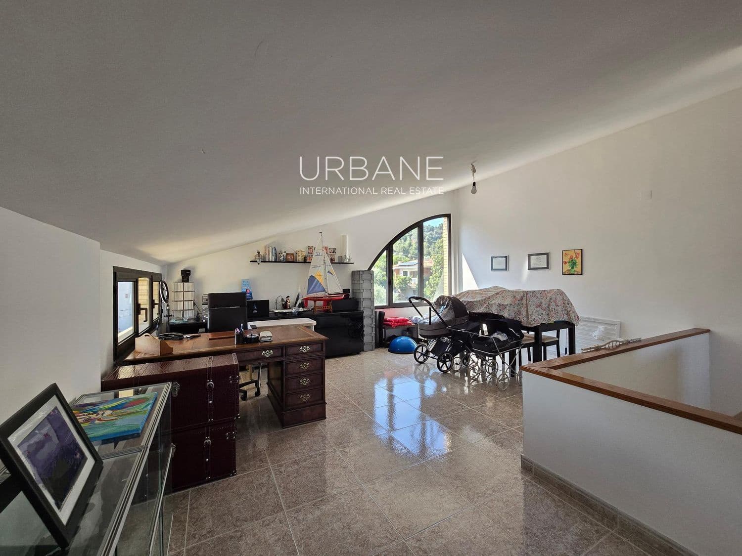 4 chambre Villa/Maison à vendre à Barcelone ville avec piscine garage - 590 000 € (Ref: 8901325)