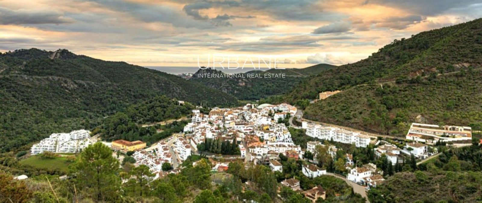 2 bedroom Flat for sale in Marbella with pool - € 730,000 (Ref: 8903996)