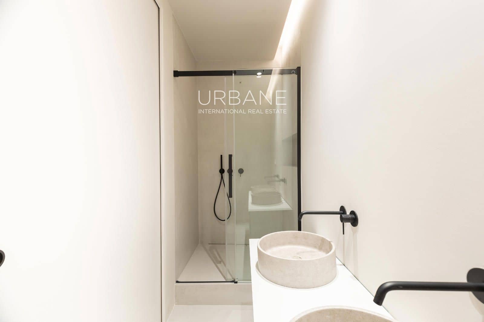 3 bedroom Flat for sale in Barcelona city - € 745,000 (Ref: 8904727)