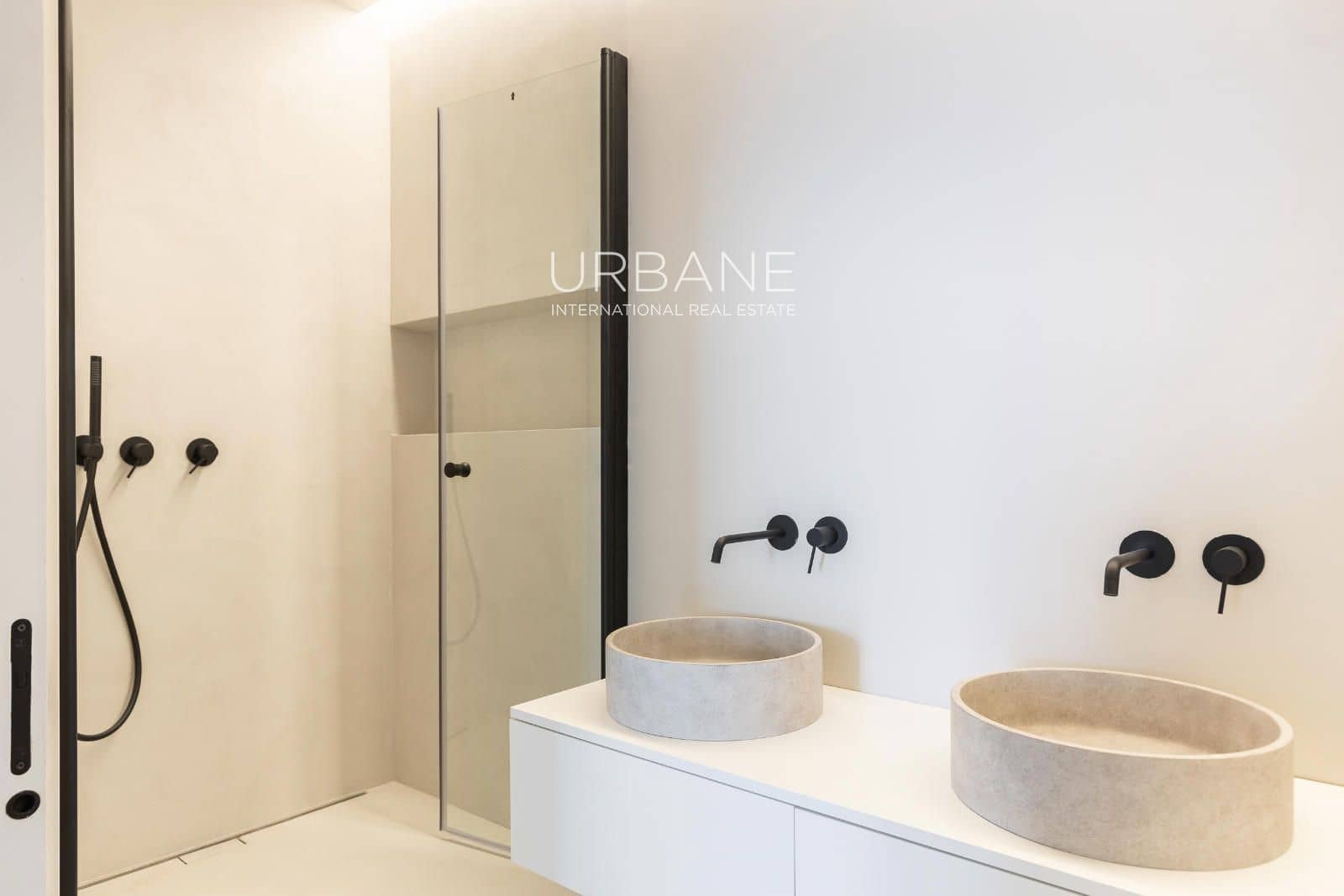 3 bedroom Flat for sale in Barcelona city - € 745,000 (Ref: 8904727)