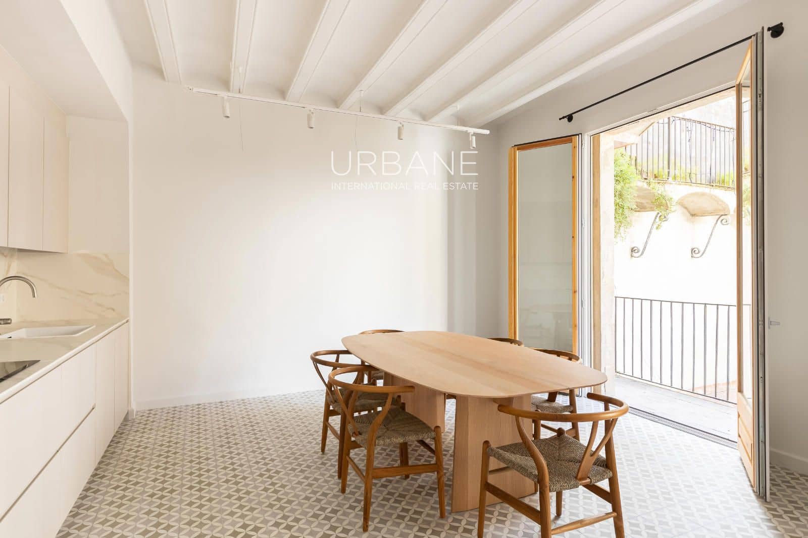 3 bedroom Flat for sale in Barcelona city - € 745,000 (Ref: 8904727)