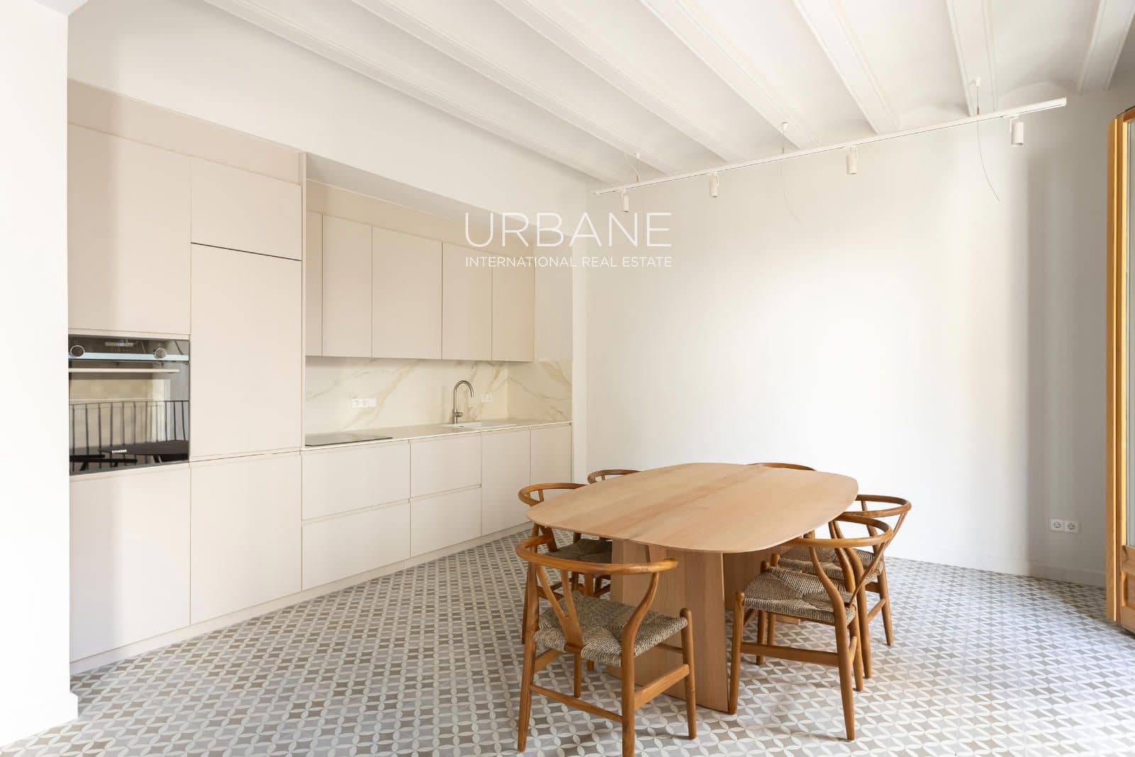 3 bedroom Flat for sale in Barcelona city - € 745,000 (Ref: 8904727)