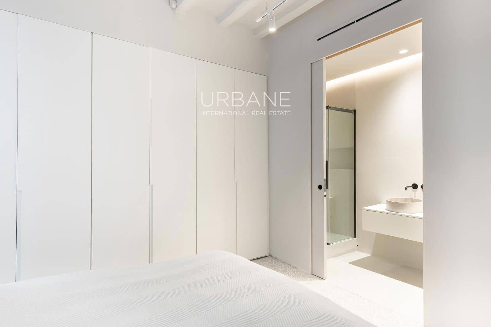 3 bedroom Flat for sale in Barcelona city - € 745,000 (Ref: 8904727)