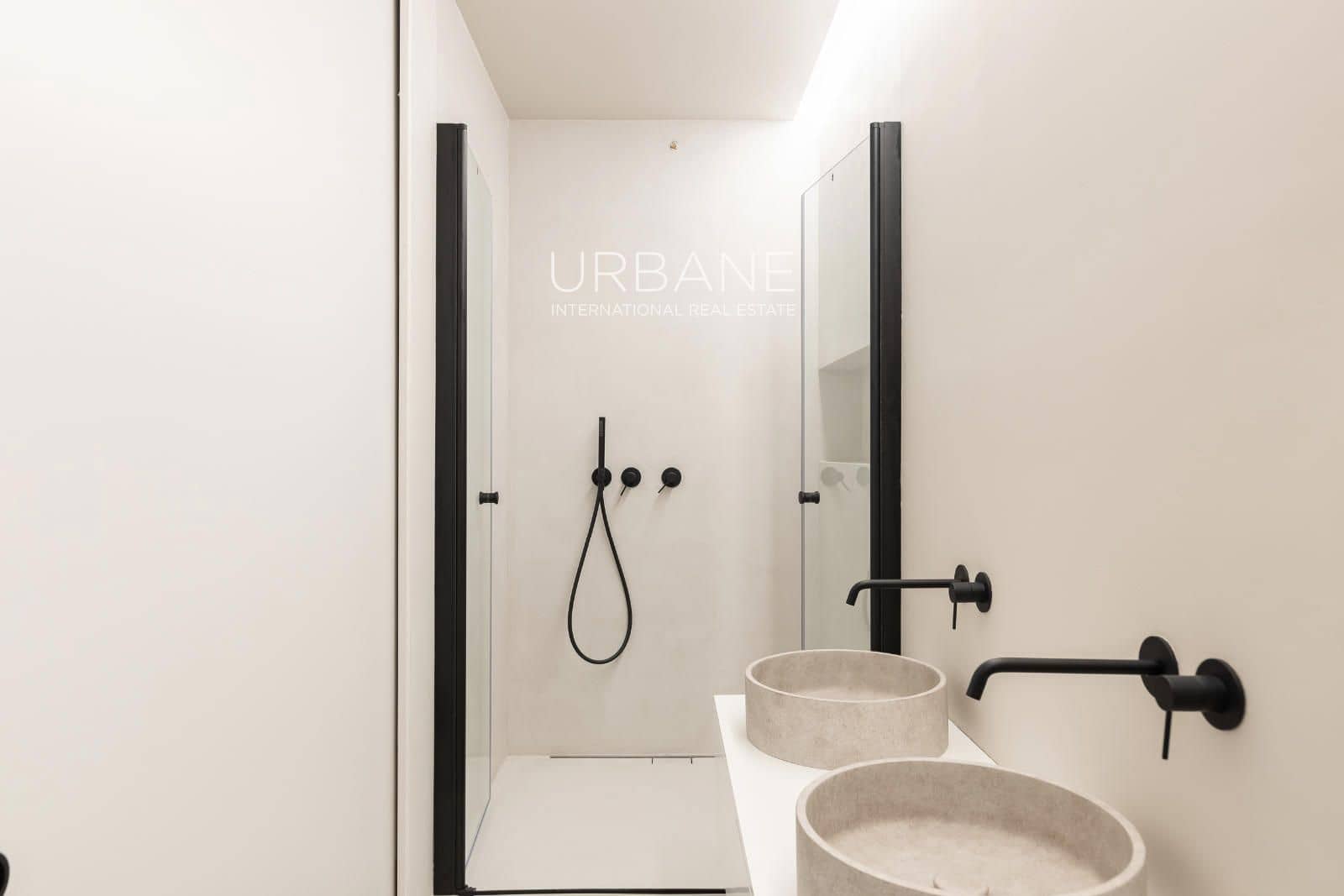 3 bedroom Flat for sale in Barcelona city - € 745,000 (Ref: 8904727)