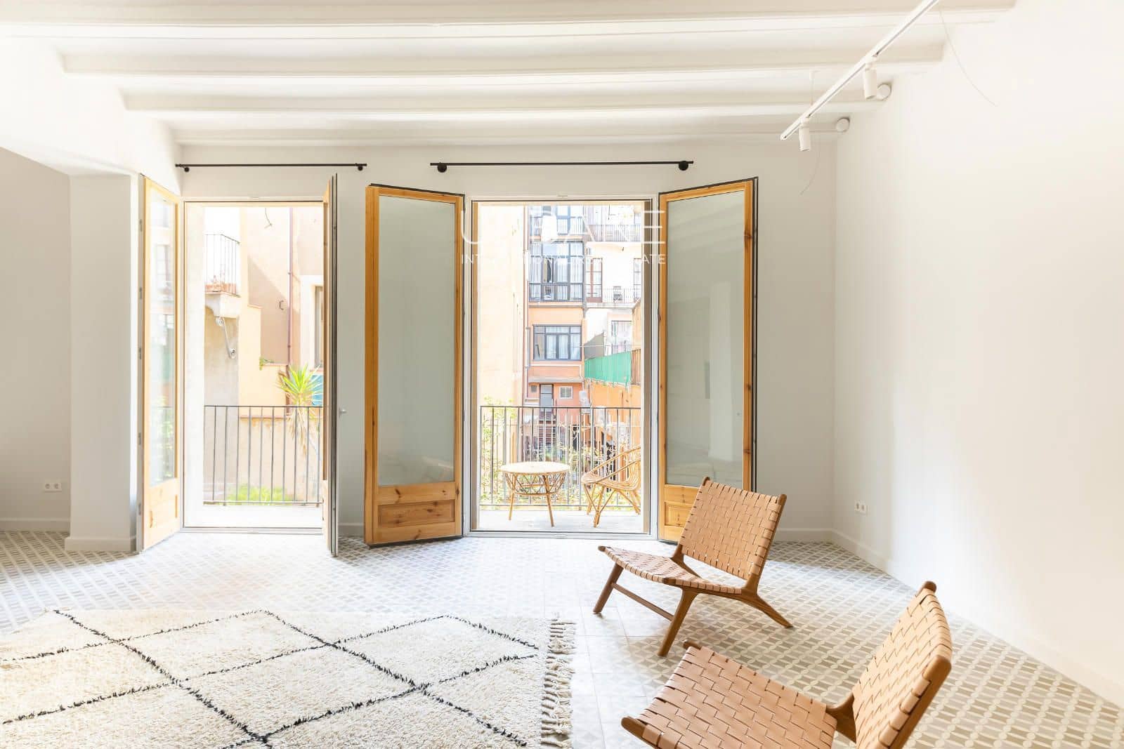 3 bedroom Flat for sale in Barcelona city - € 745,000 (Ref: 8904727)