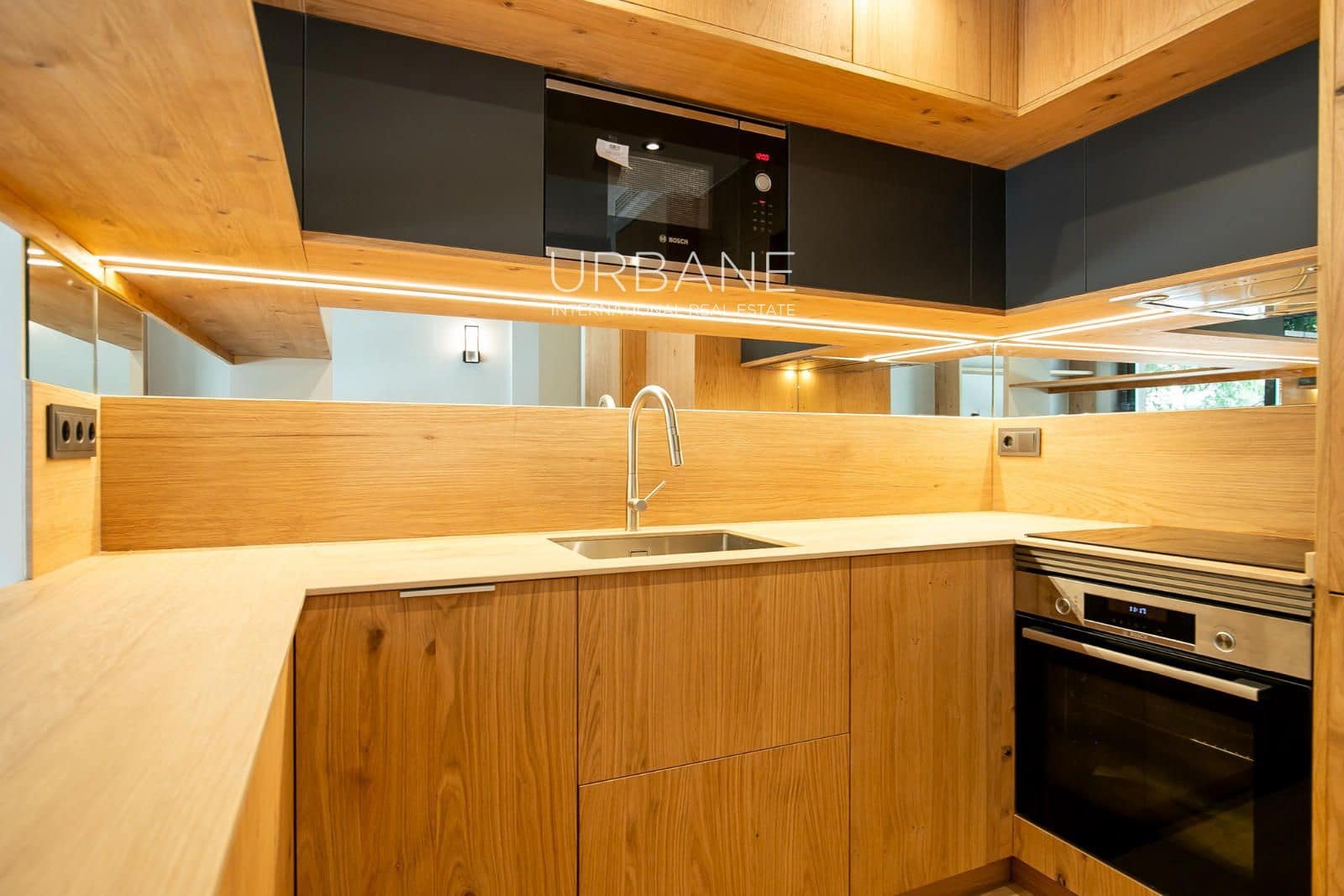 1 slaapkamer Flat te koop in Barcelona stad - € 370.000 (Ref: 8906954)