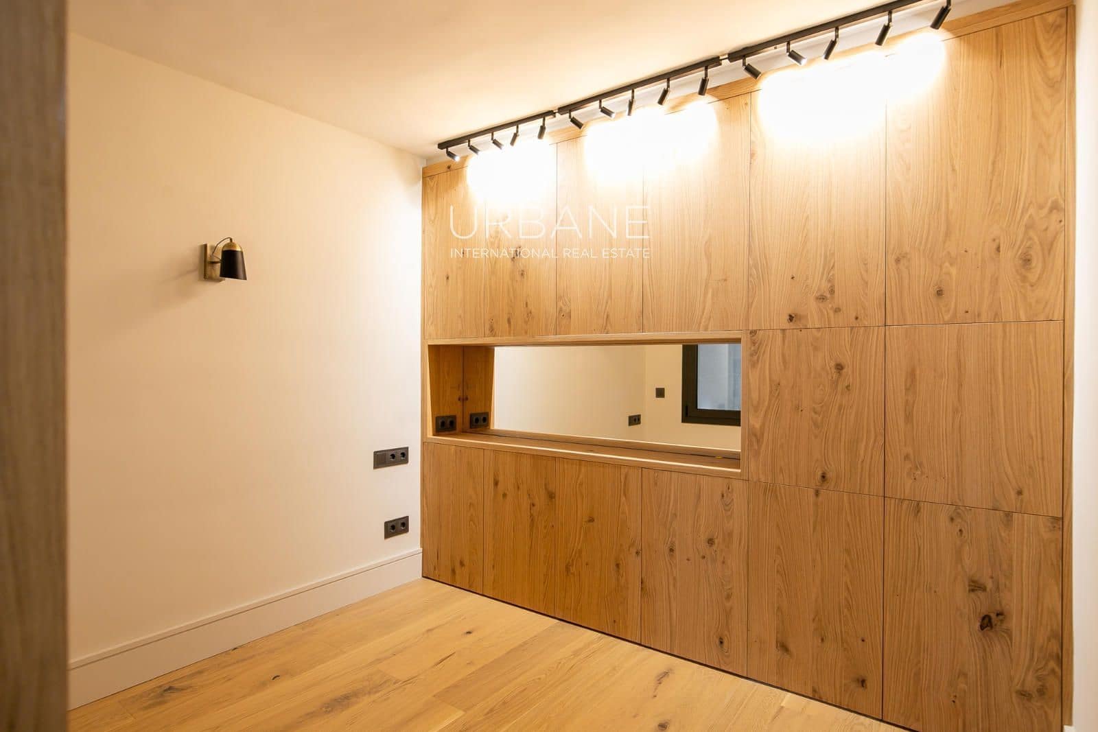 1 slaapkamer Flat te koop in Barcelona stad - € 370.000 (Ref: 8906954)