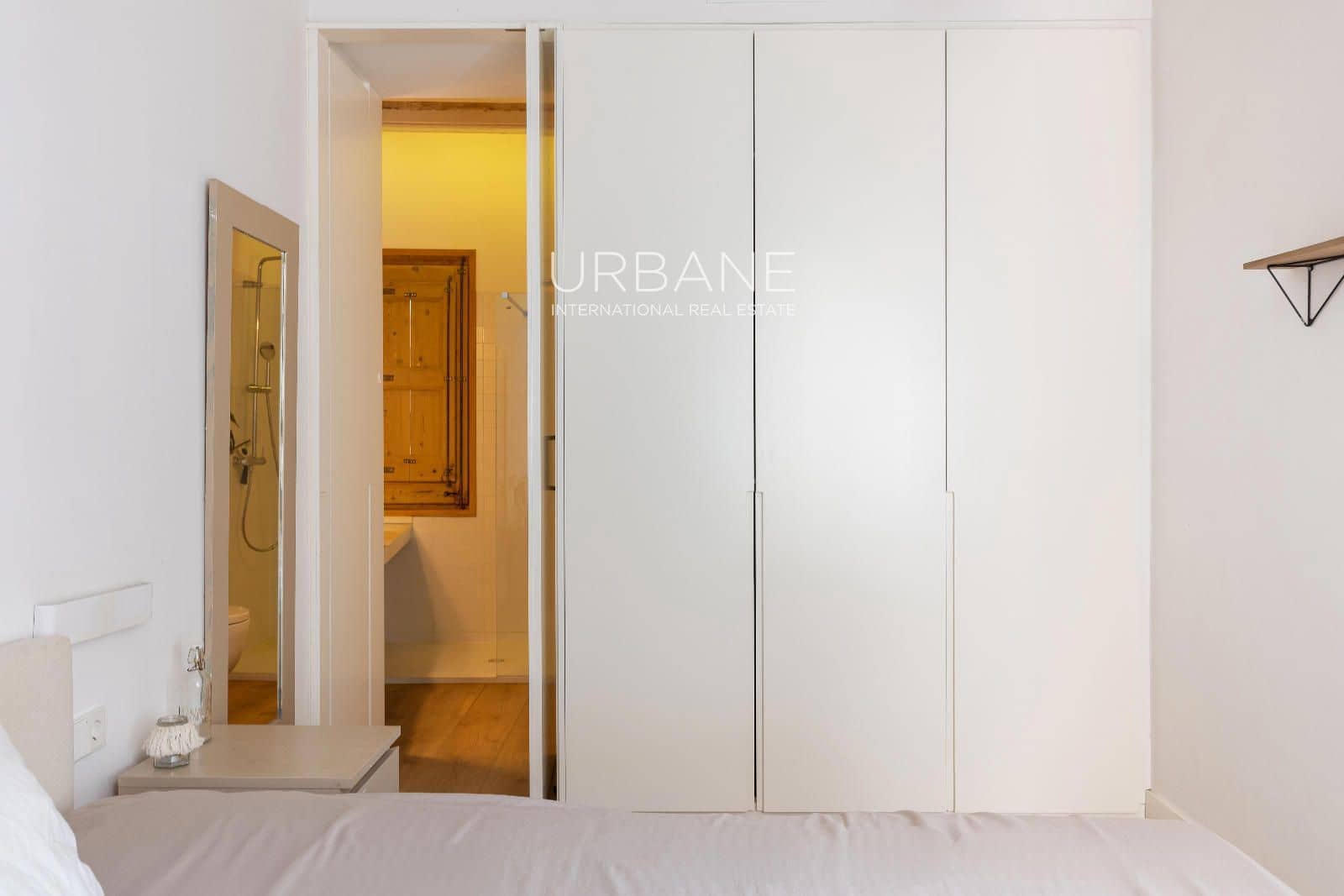 2 slaapkamer Flat te huur in Barcelona stad - € 1.999 (Ref: 8917434)