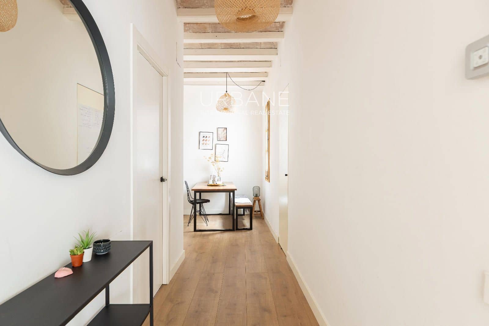 2 slaapkamer Flat te huur in Barcelona stad - € 1.999 (Ref: 8917434)