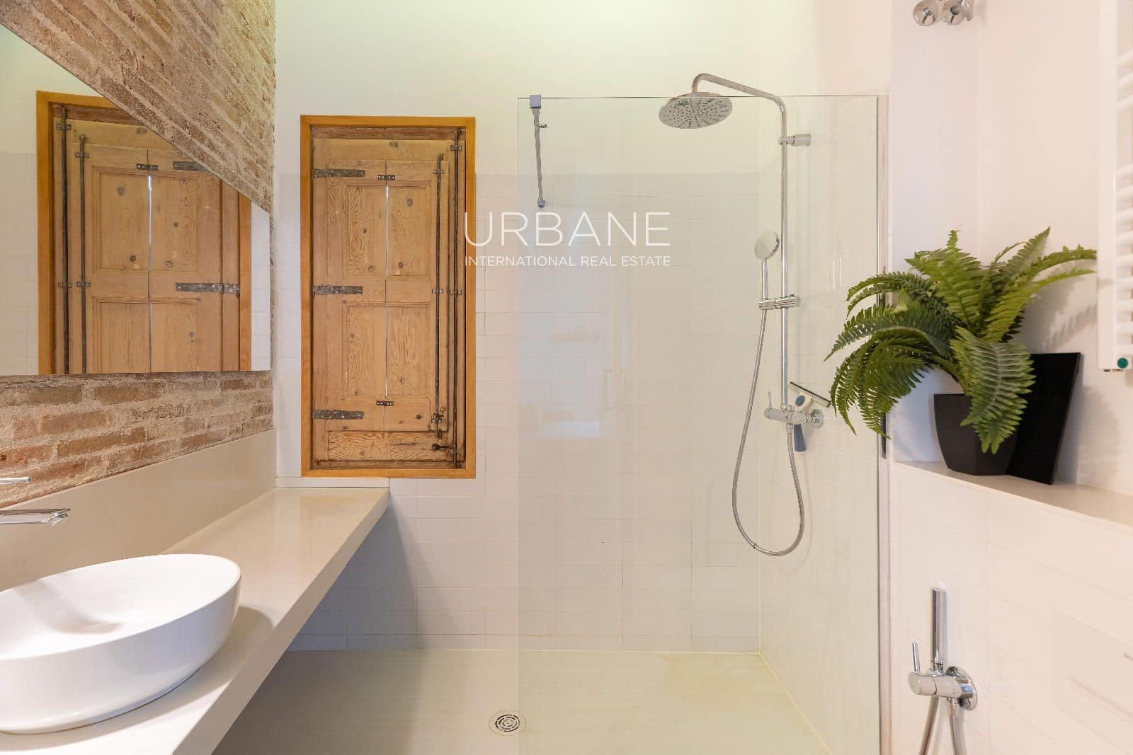 2 slaapkamer Flat te huur in Barcelona stad - € 1.999 (Ref: 8917434)