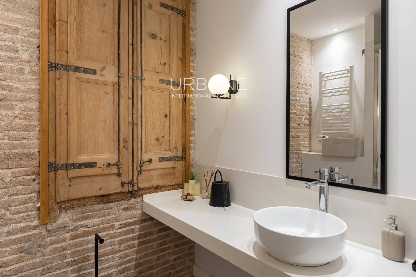 2 slaapkamer Flat te huur in Barcelona stad - € 1.999 (Ref: 8917434)