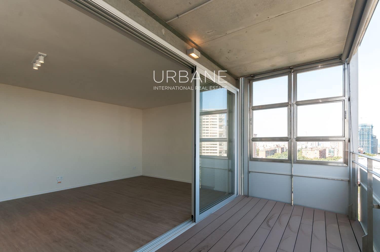 2 soveværelse Lejlighed til salg i Barcelona by med swimmingpool garage - € 844.000 (Ref: 8923208)